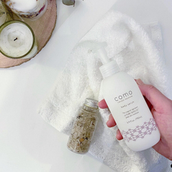 Молочко для тела с натуральным экстрактом шелка COMOACE Cocoon Moisture Body Serum