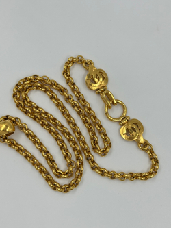 Кулон Chanel с логотипом