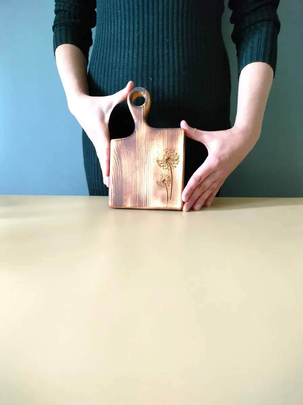 Доска разделочная из дерева сервировочная