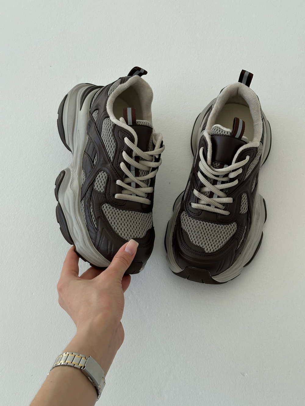 Кроссовки из натуральной кожи