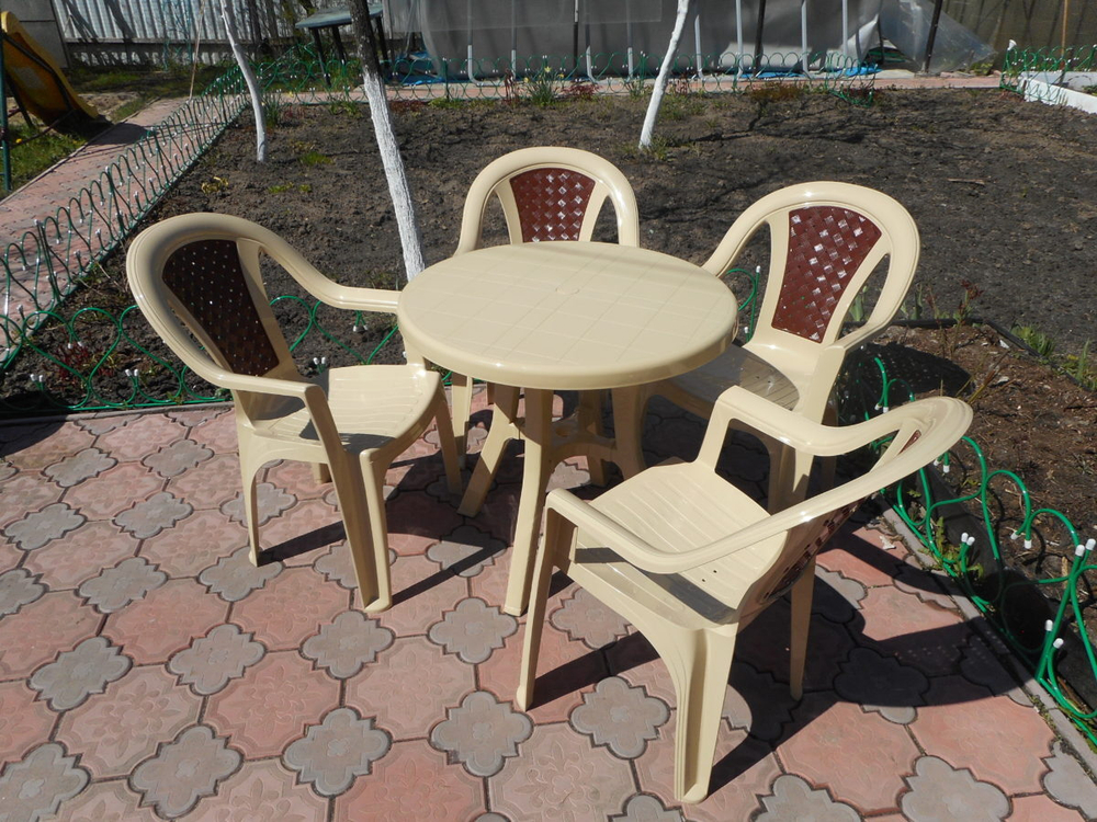 Комплект пластиковой мебели «Таволи» (Стол пластиковый круглый D 800 мм + 4 кресла Элен)