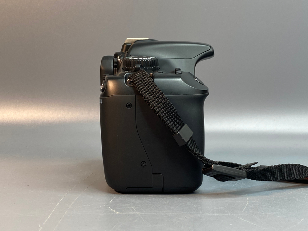 Canon 1100D Body 720 кадров