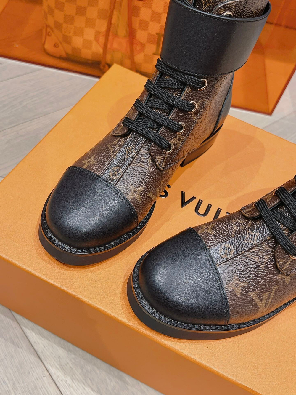 Louis Vuitton Wonderland Flat Rangers