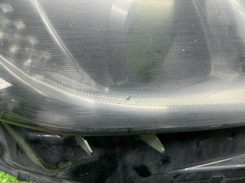 Стекло и корпус фары Toyota Camry xv70 (2017-2024)