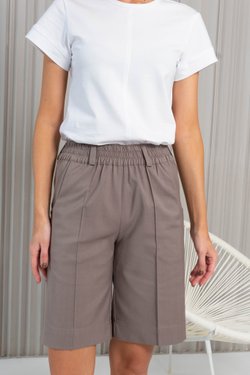 Костюм какао из удлиненного жилета и шорт