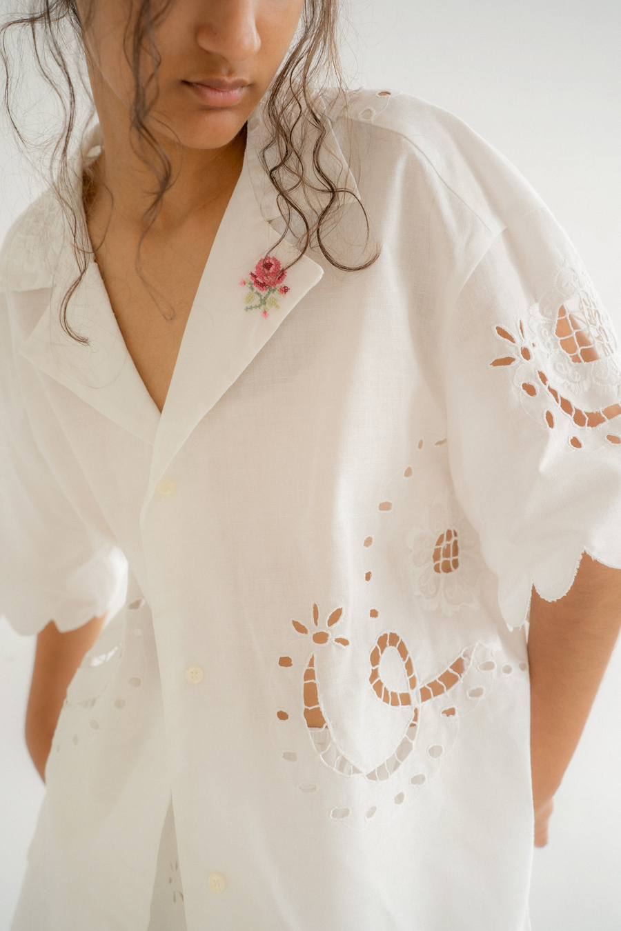 Топ с вышитой розочкой