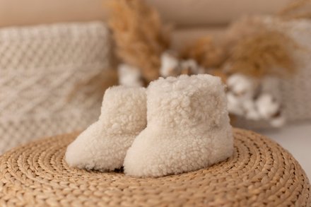 Детские пинетки “Тедди” из натуральной овчины, белые