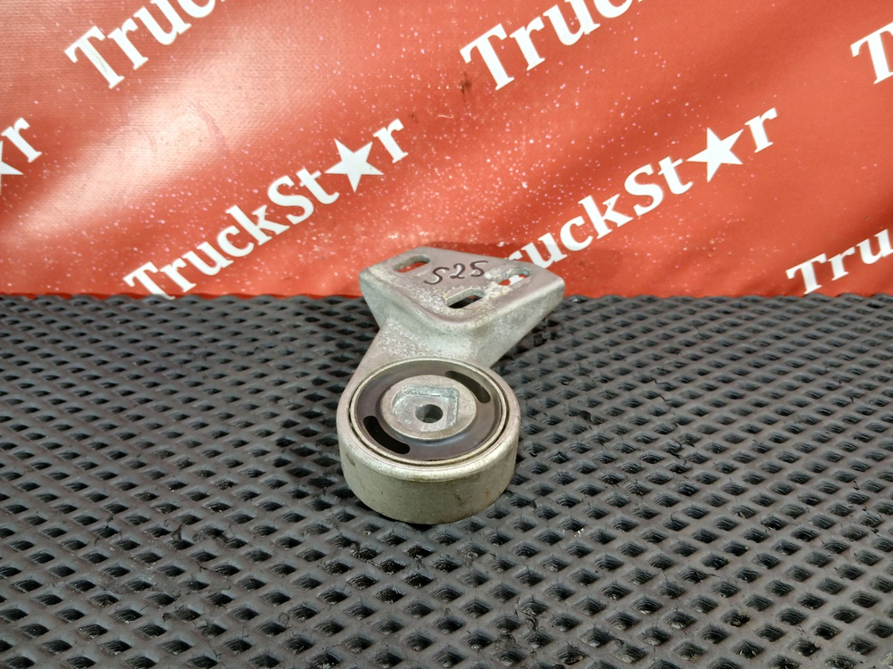 Кронштейн интеркулера