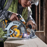 Пила дисковая аккумуляторная DEWALT DCS 573 NT