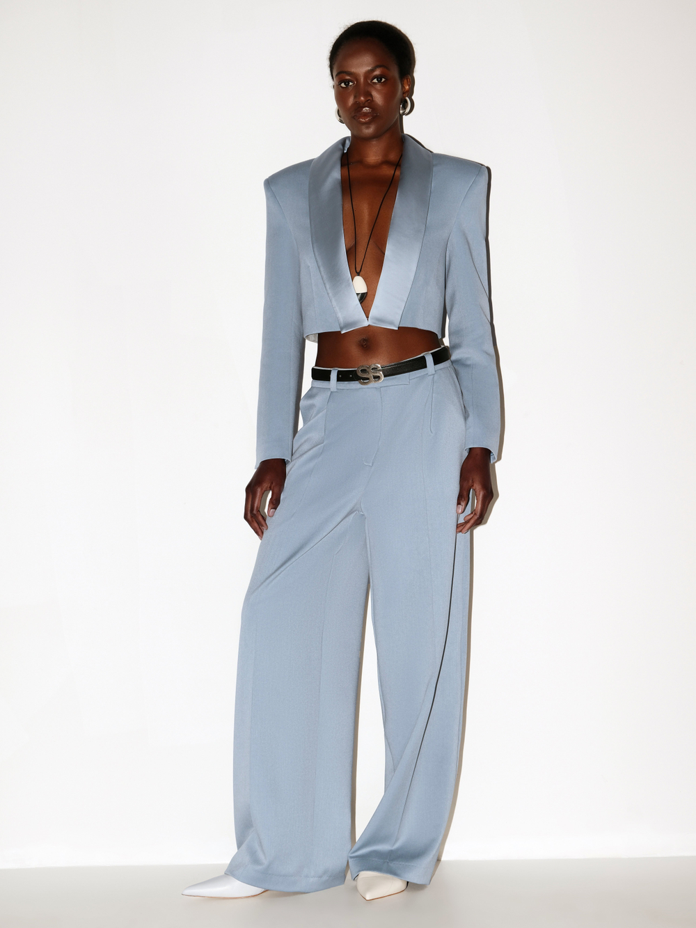 Жакет короткий с лацками из атласа