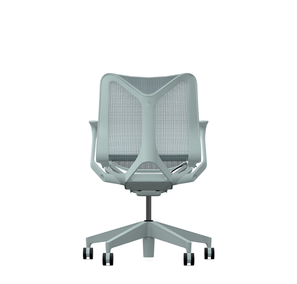 Кресло Herman Miller Cosm, низкая спинка, цвет Glacier, нерегулируемые подлокотники