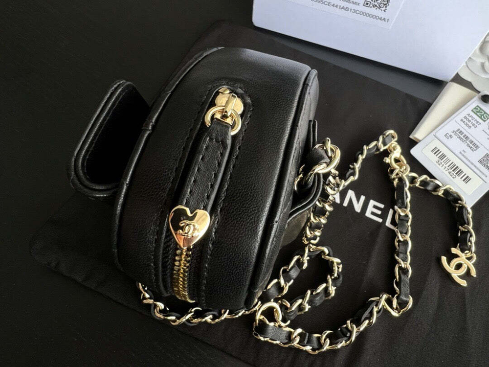 Chanel Heart Bag 11 cm