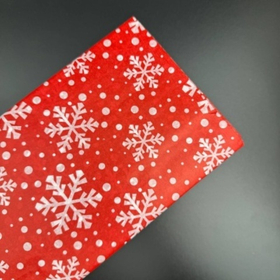 Бумага тишью Белые снежинки на красном 50х66 см (10 листов)