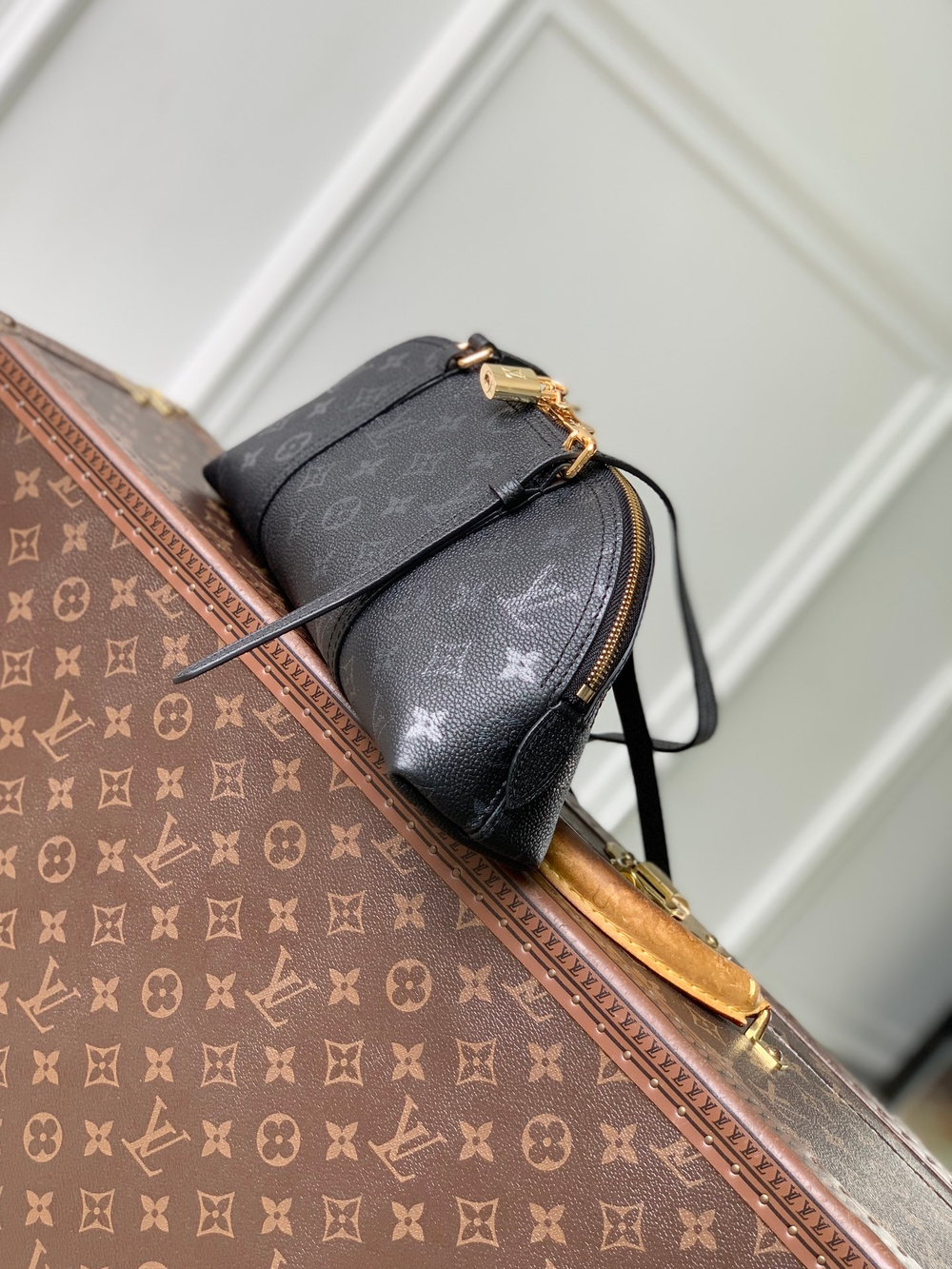 Louis Vuitton Squire East West