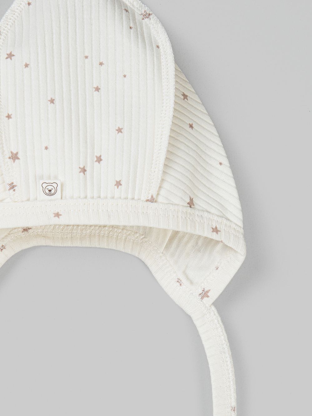 Чепчик "Бежевые звезды" 0+