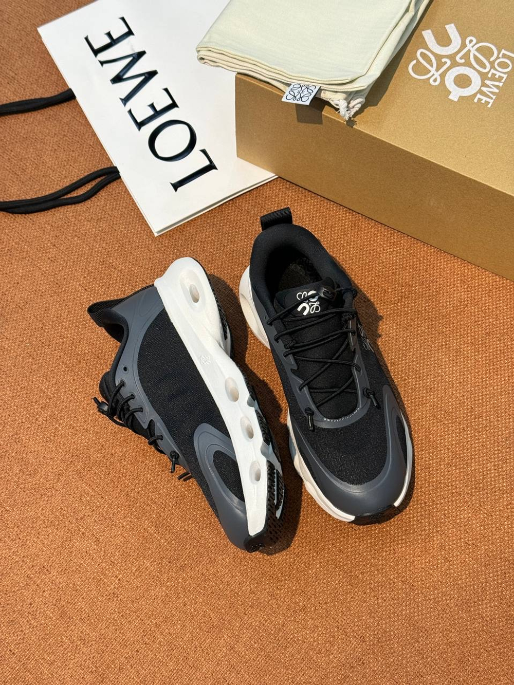 Кроссовки Loewe