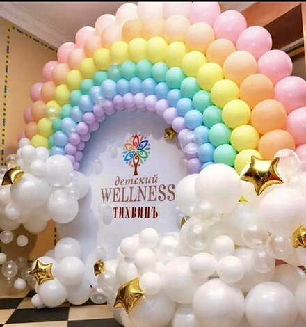 Фотозона из воздушных шаров, разноцветных. "Радуга"