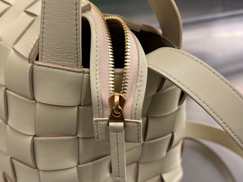 Bottega Veneta Bowling Cassette 28 cm