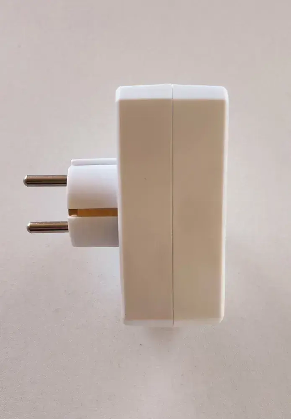 Двойник с кнопкой, выключателем. 2 евророзетки.