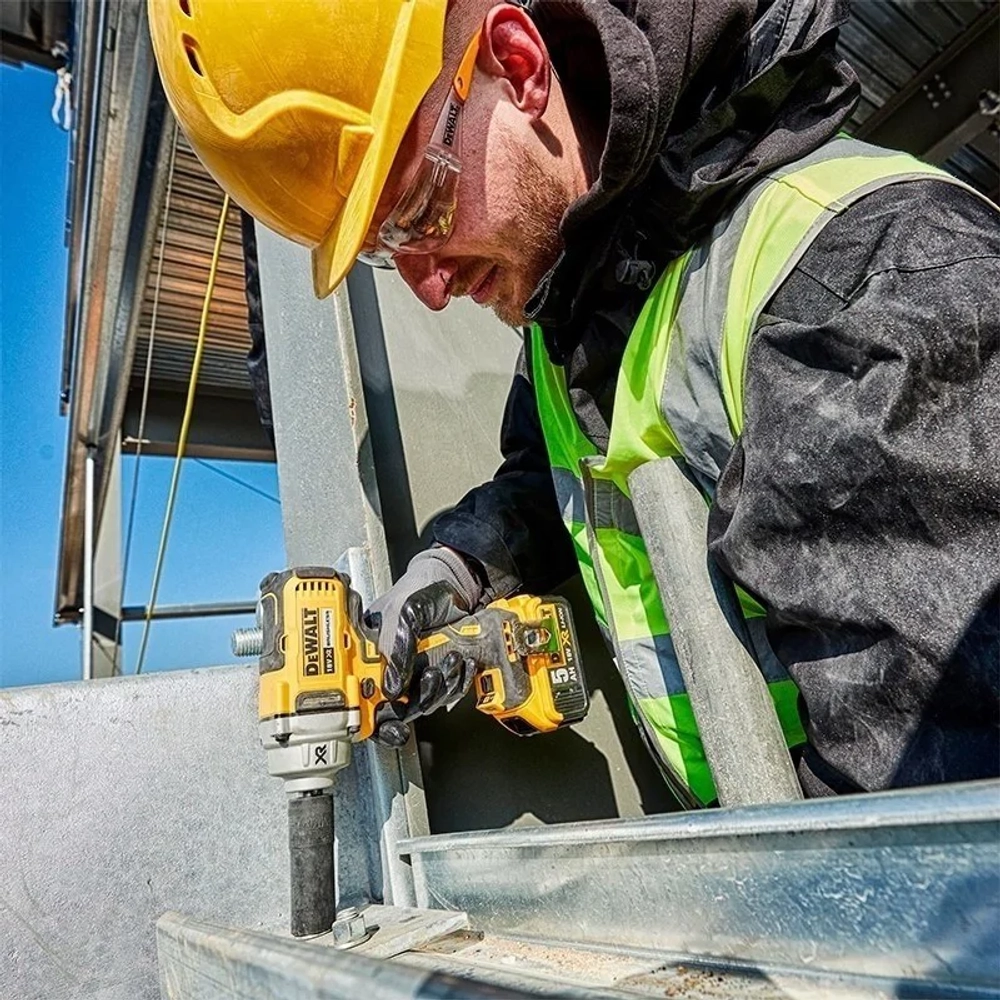 DeWalt DCF894N аккумуляторный гайковерт (без АКБ и ЗУ)