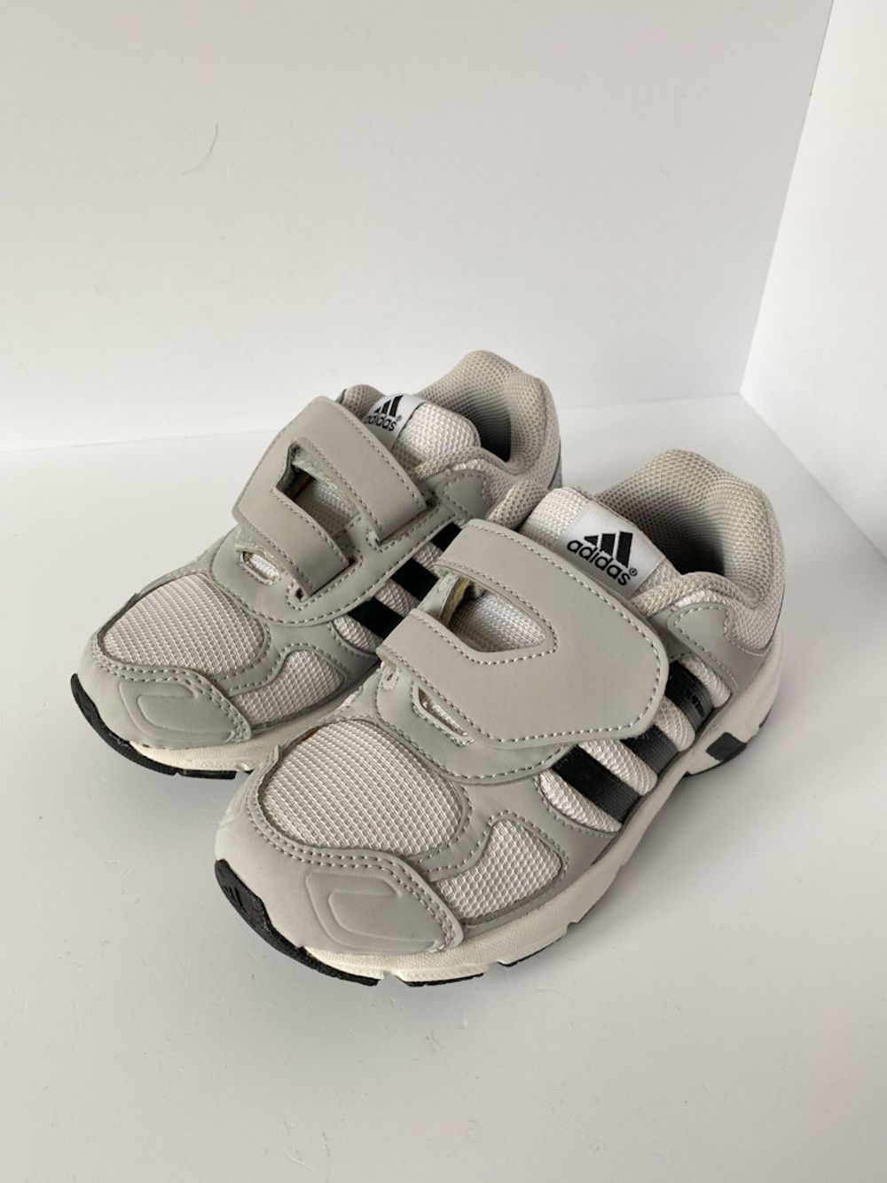 Кроссовки Adidas, 28