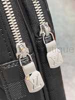 Кожаная черная сумка Avenue Sling NM Louis Vuitton