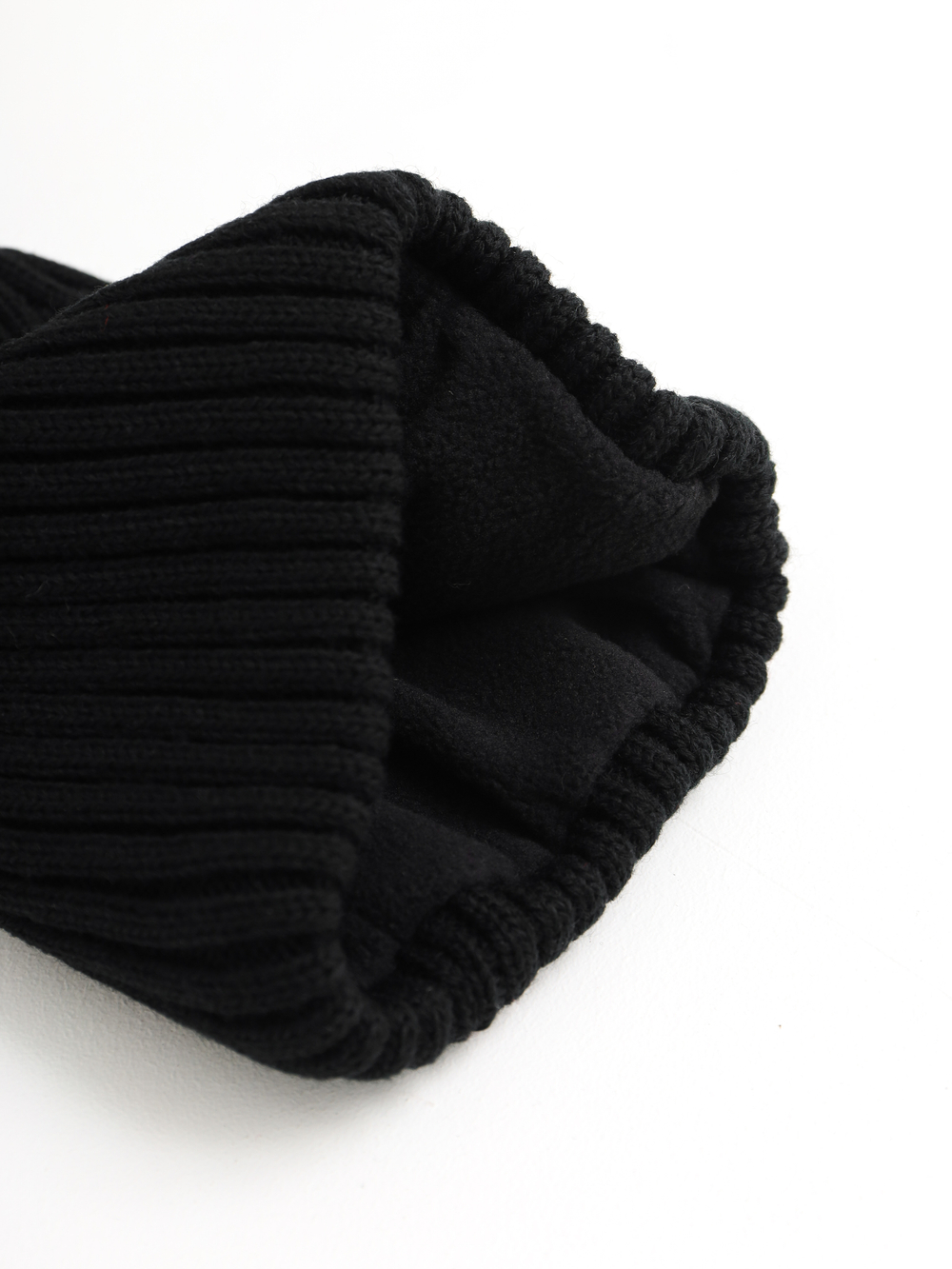 Шапка зимняя с помпоном, черная