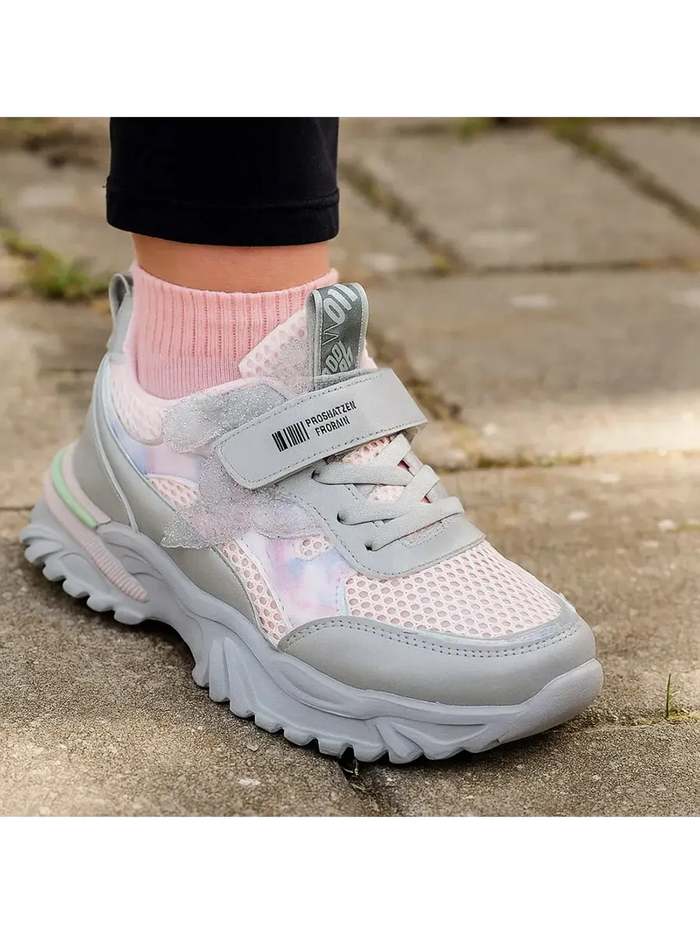 Кроссовки для девочки.