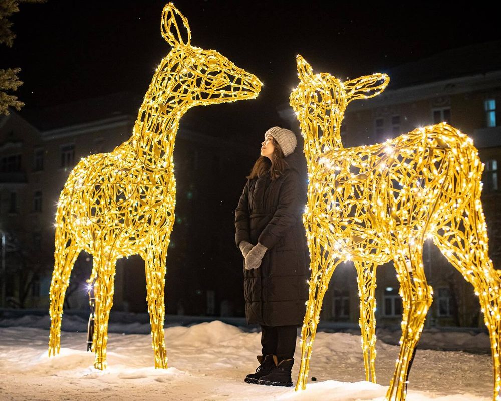 светящиеся фигуры оленей
