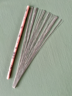 Проволока японская длинная формат U № 30 Белая, длина 72 см согнута пополам, 100 штук.