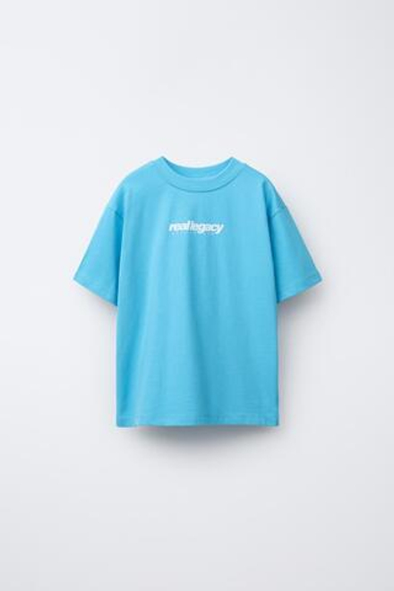 ZARA ФУТБОЛКА С ПРИНТОМ И НАШИВКОЙ, БИРЮЗОВЫЙ