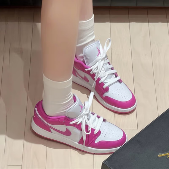 Jordan Air Jordan 1 Детские баскетбольные мячи Низкие Цены на Розовый/Белый/Радужный Кепи Унисекс