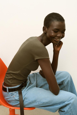 ZARA ФУТБОЛКА С ВЫРЕЗОМ ЛОДОЧКОЙ, ХАКИ