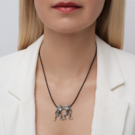 "Сюнти"  подвеска в серебряном покрытии из коллекции "Ералаш" от Jenavi с замком карабин