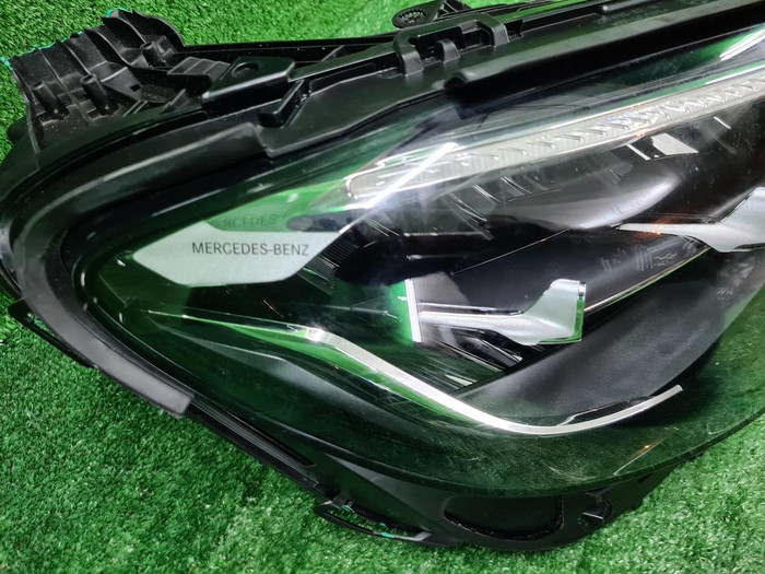 Фара правая Mercedes E W213 (2020-2023) LED