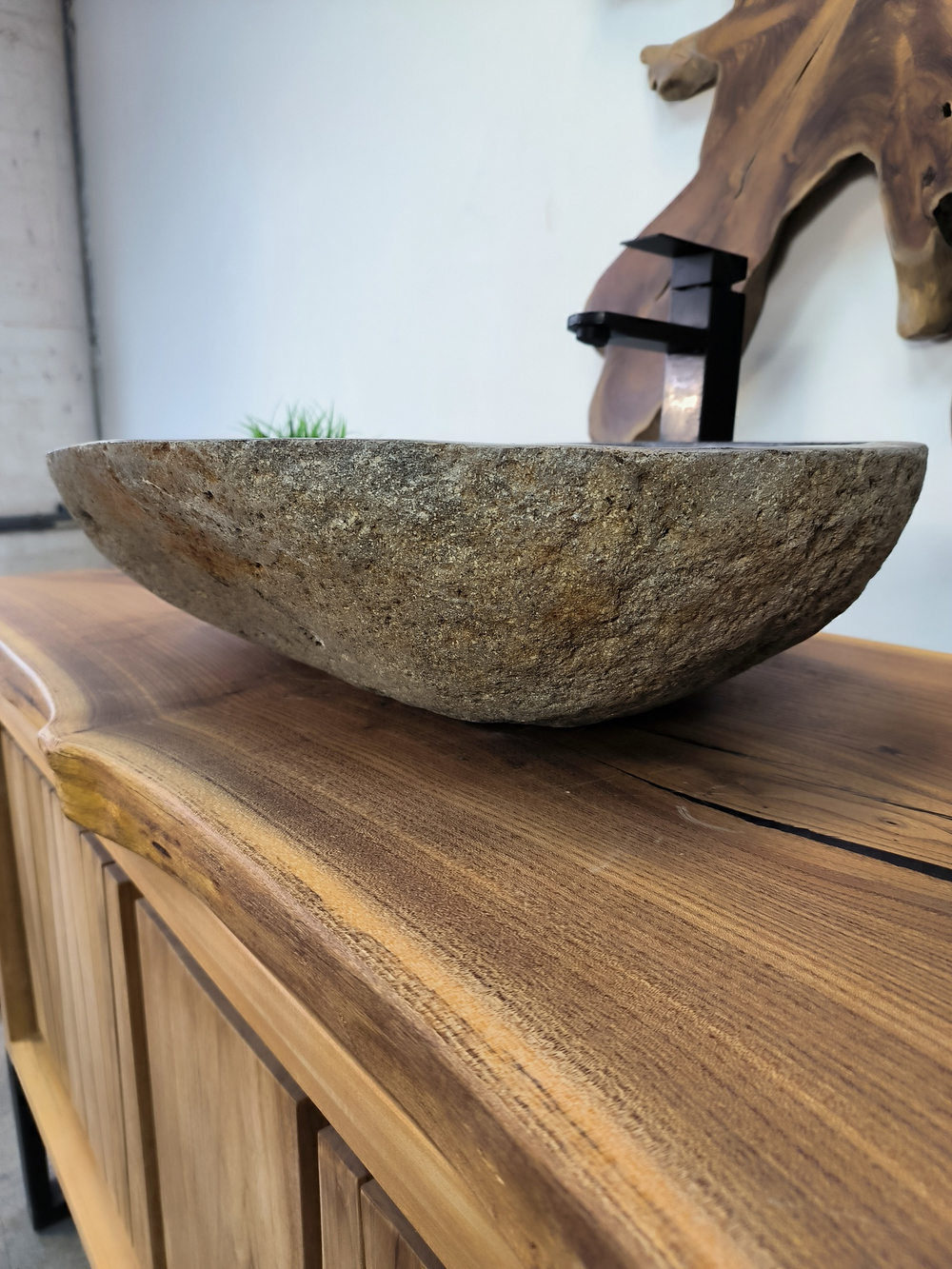 Раковина из речного камня RS-65901 61х45х15 из натурального камня