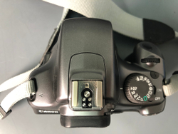 Canon 1100D Kit 18-55mm, 5140 кадров, есть царапины.