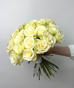 Букет из 31 белой розы