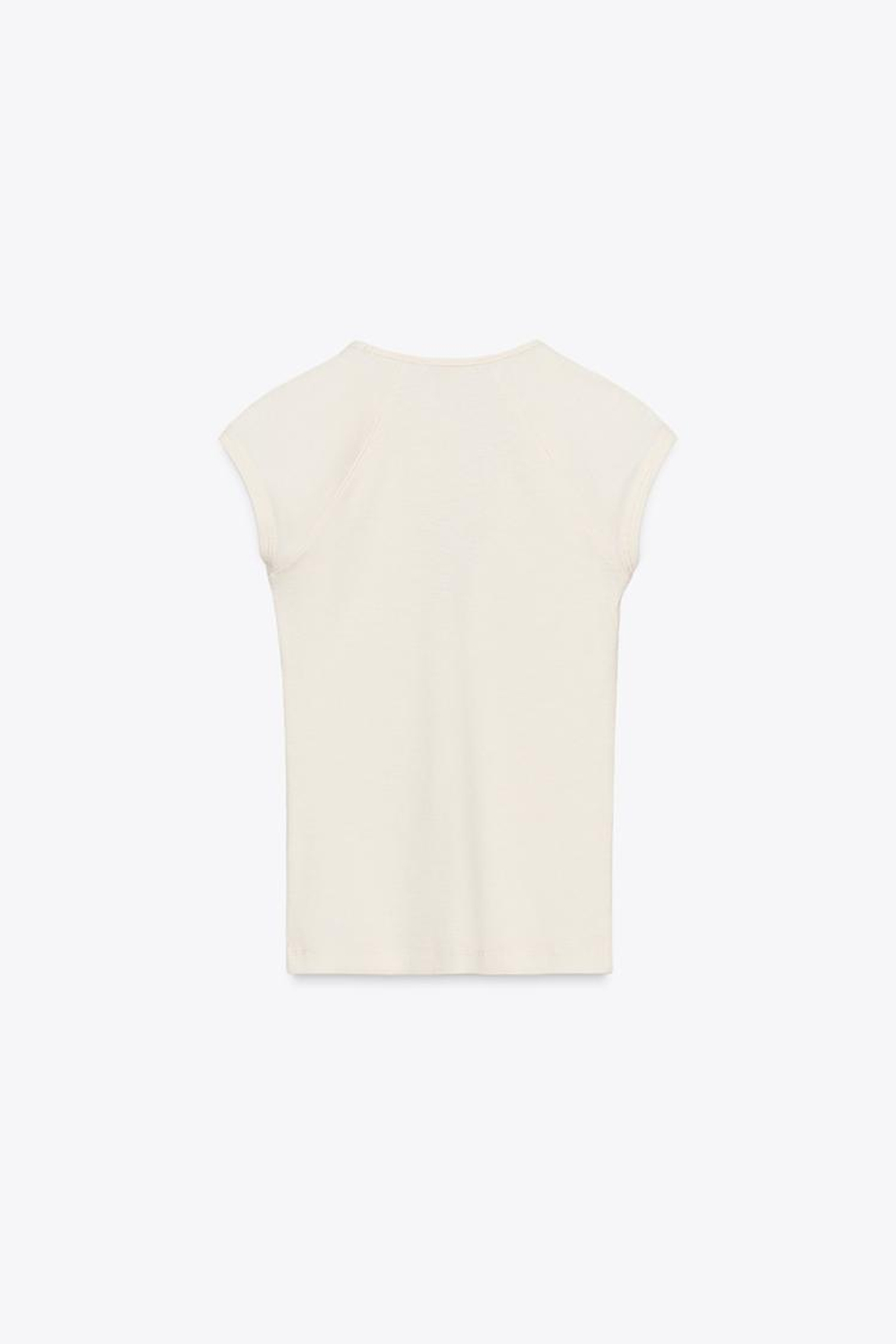 ZARA ФУТБОЛКА В РУБЧИК С V-ОБРАЗНЫМ ВЫРЕЗОМ, ЭКРЮ