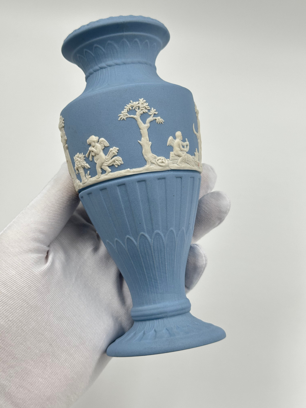 Ваза Wedgwood голубая