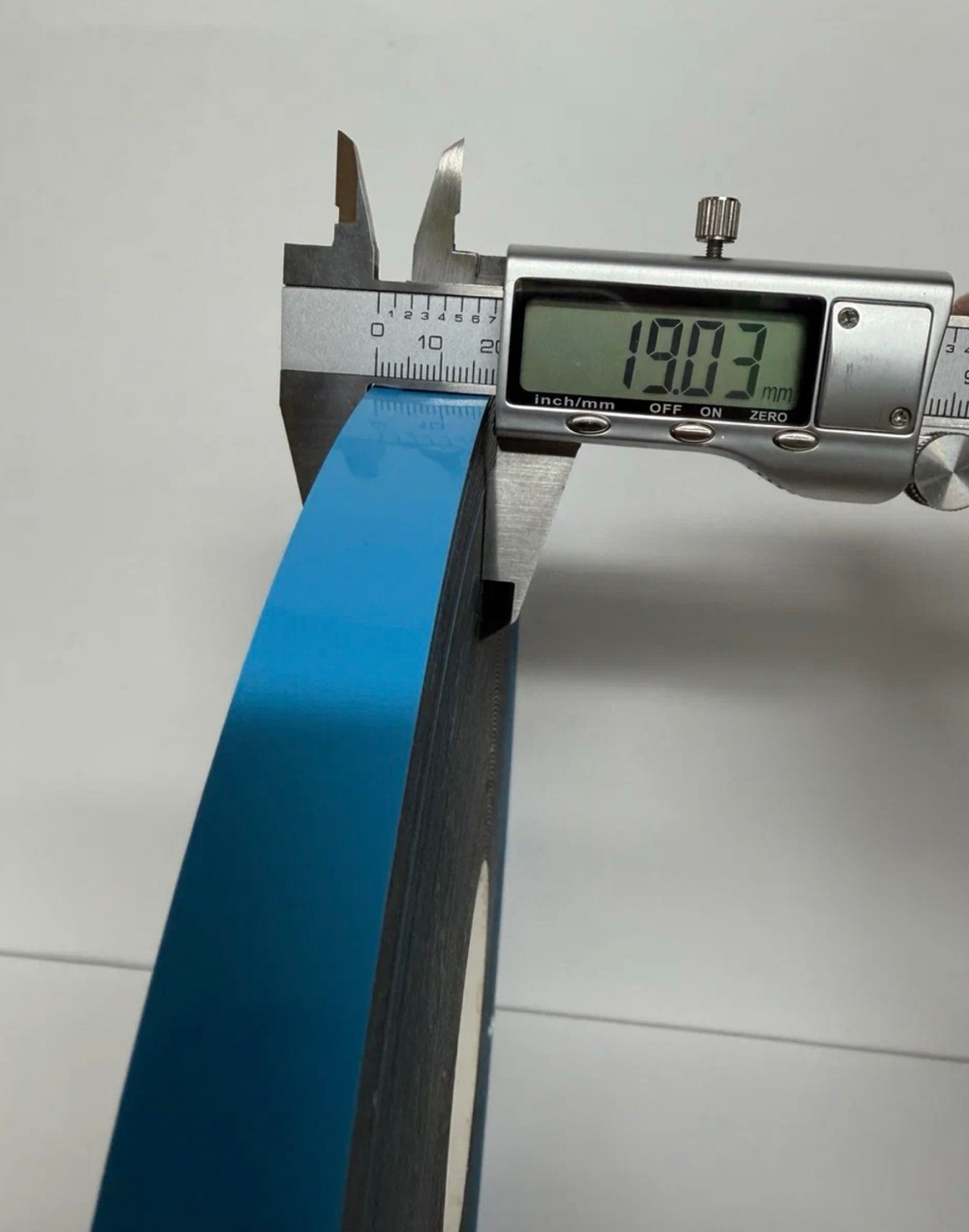 Клейкая лента двусторонняя, скотч, длина 50 метров, ширина 19 мм (1 шт. / рулон)