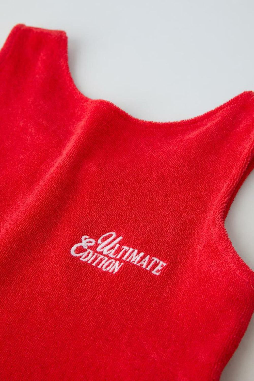 ZARA КОМПЛЕКТ ИЗ ФУТБОЛКИ И ШОРТОВ ИЗ МАХРОВОЙ ТКАНИ, ЯРКИЙ КРАСНЫЙ