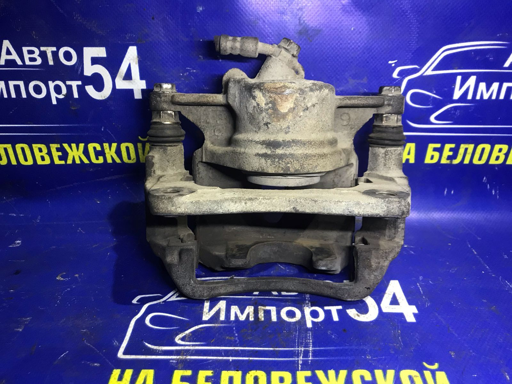Суппорт тормозной передний левый TOYOTA CORONA 1995