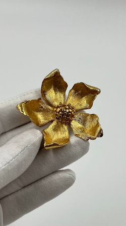 Брошь Цветок BSK