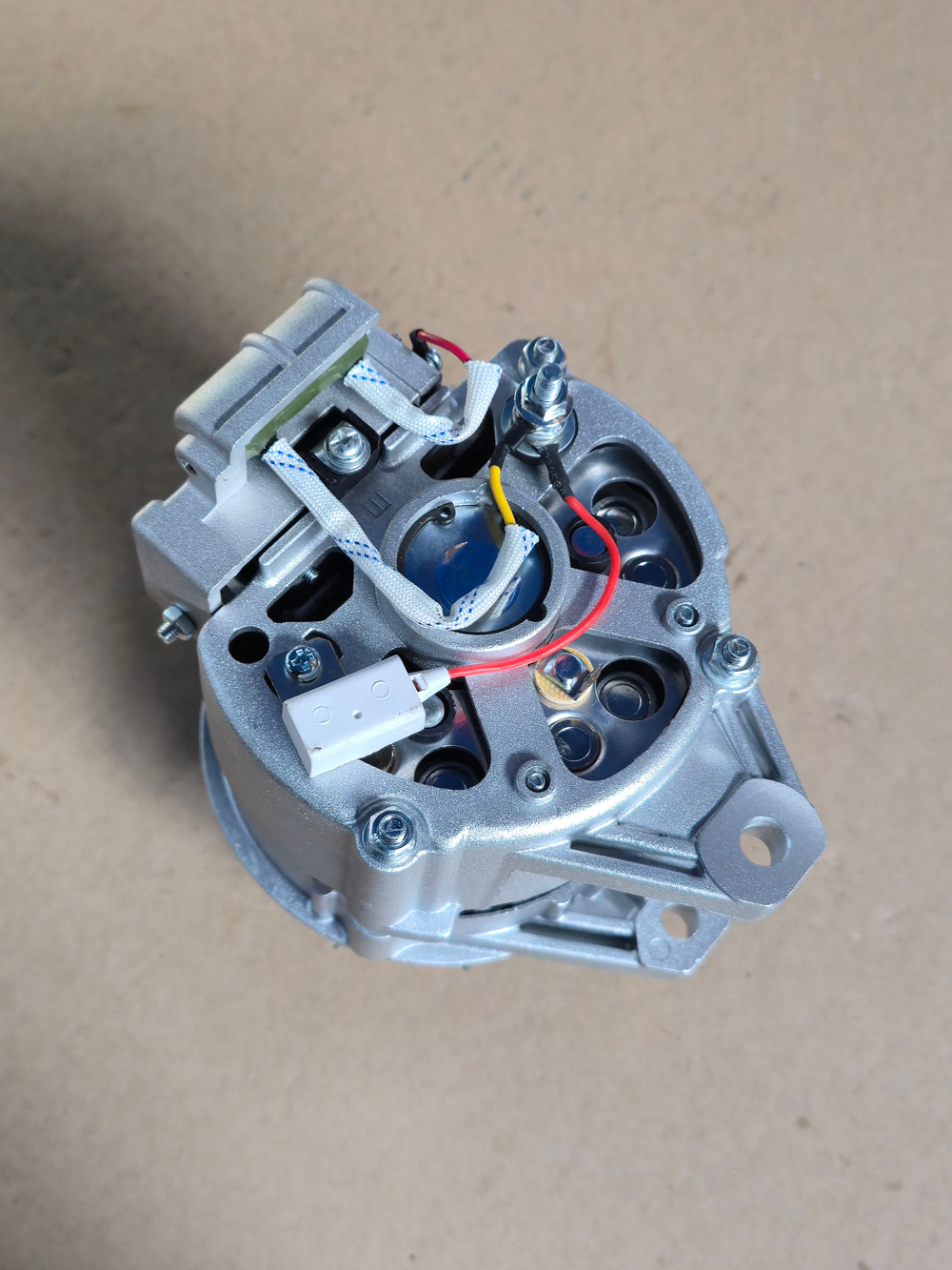 Генератор Камаз, МАЗ дв.ЯМЗ-236, 238, КАМАЗ-740 28В 50А Автоэлектрика