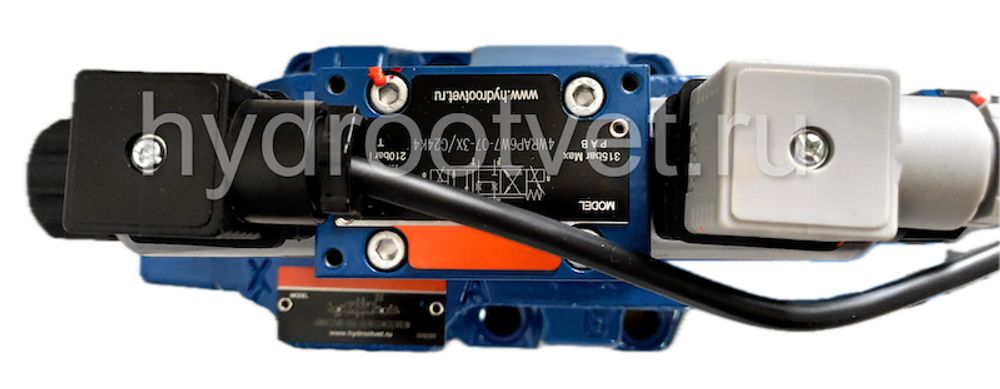 4WRKE25W8-350L-3X/6EG24K31/A1D3M - Пропорциональный распределитель с обратной связью по положению золотника и со встроенным усилителем (OBE), Ду25, A1 = ±10 В, номинальный расход 350 л/мин, схема W8-, каналы управления X и Y - внешние