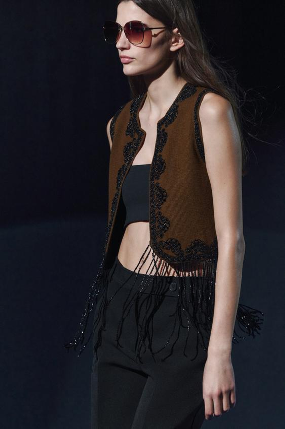 ZARA ТРИКОТАЖНЫЙ ЖИЛЕТ С БИСЕРОМ, КОРИЧНЕВЫЙ