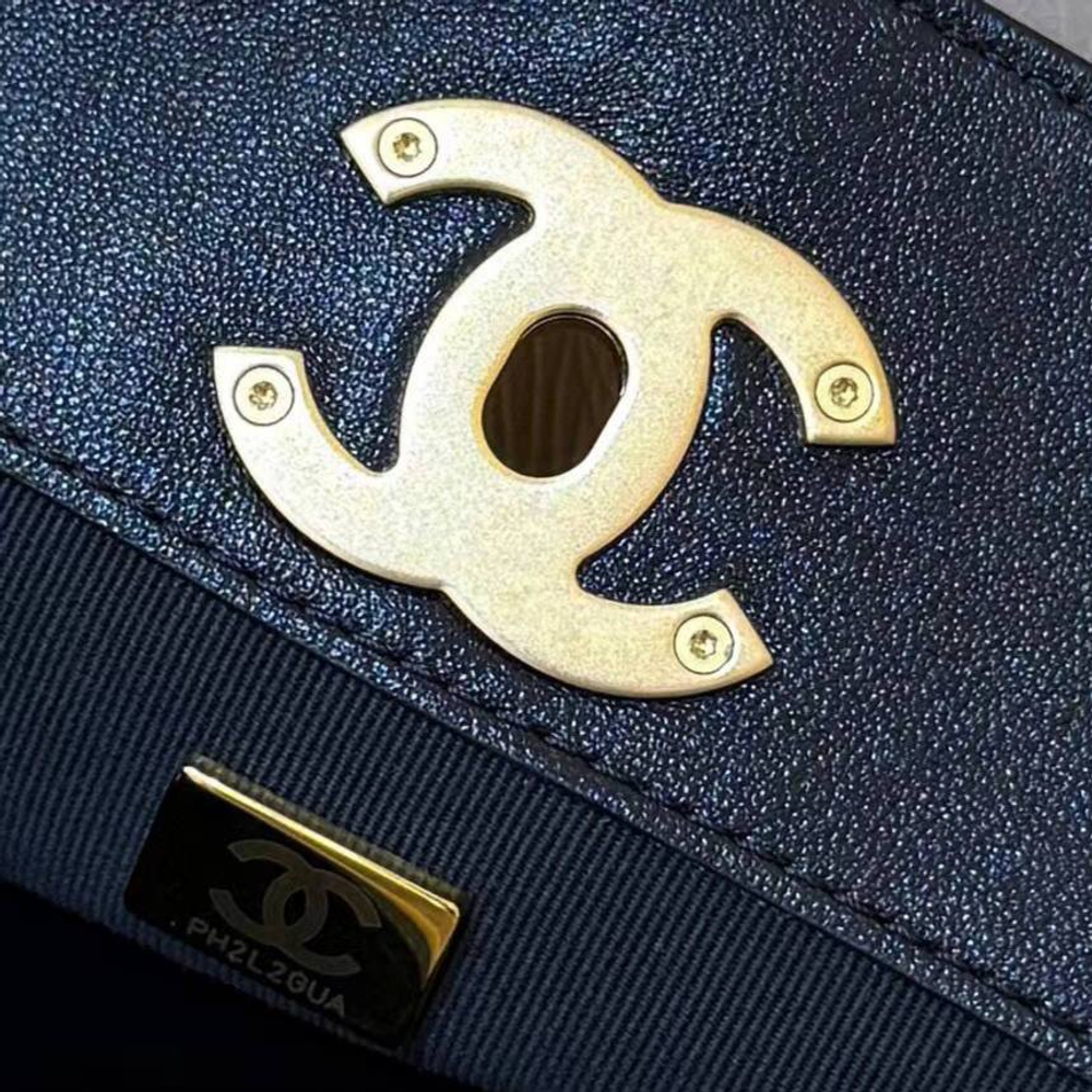 Сумка Chanel 25A в комбинации бежевой замши и черной кожи