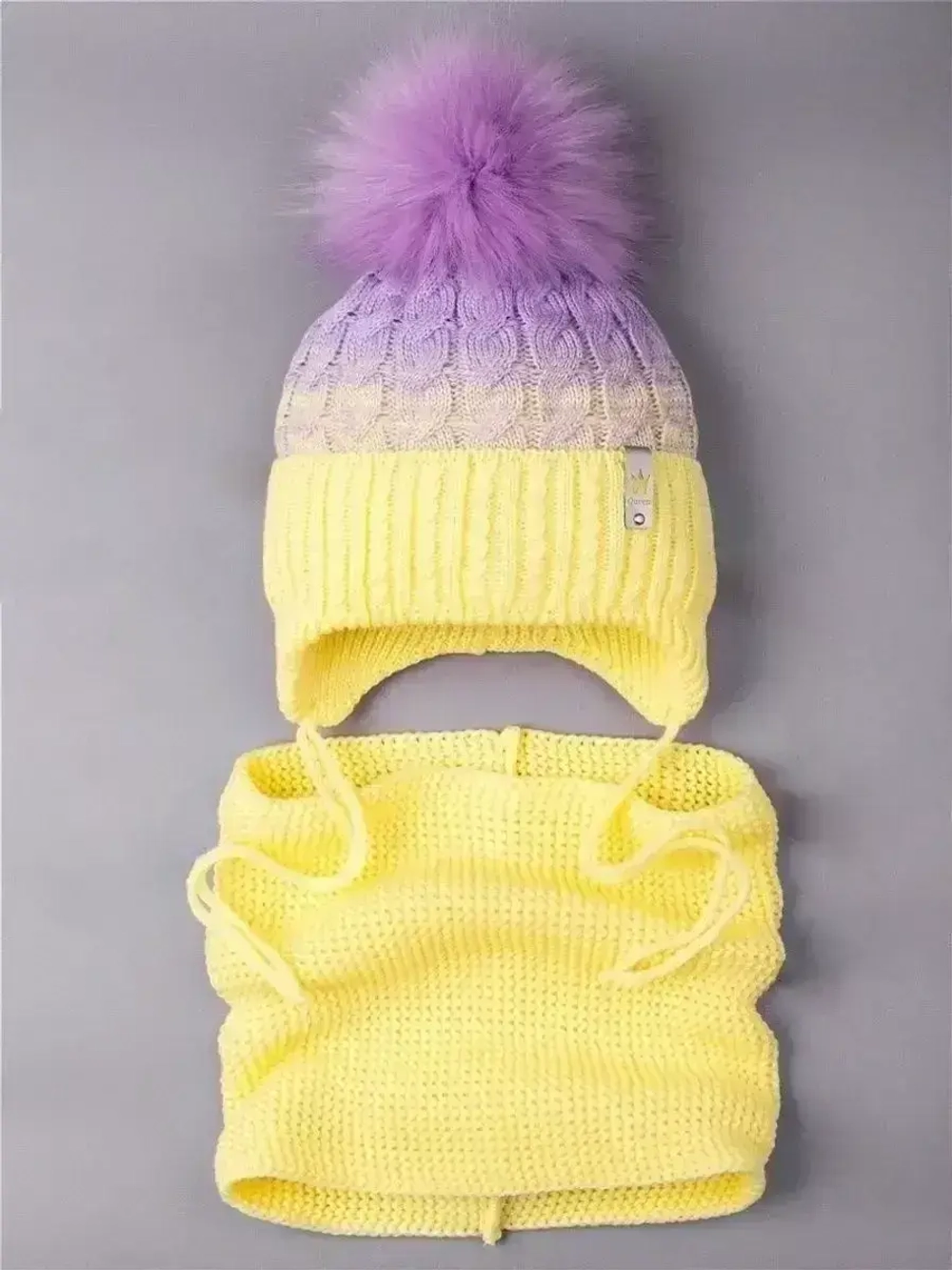 Шапка для девочки зимняя вязаная с помпоном и снуд