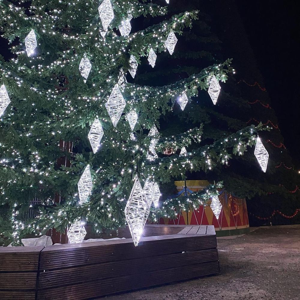 Уличная ствольная елка со скамейкой "Лесная" (Литая хвоя) 18 м